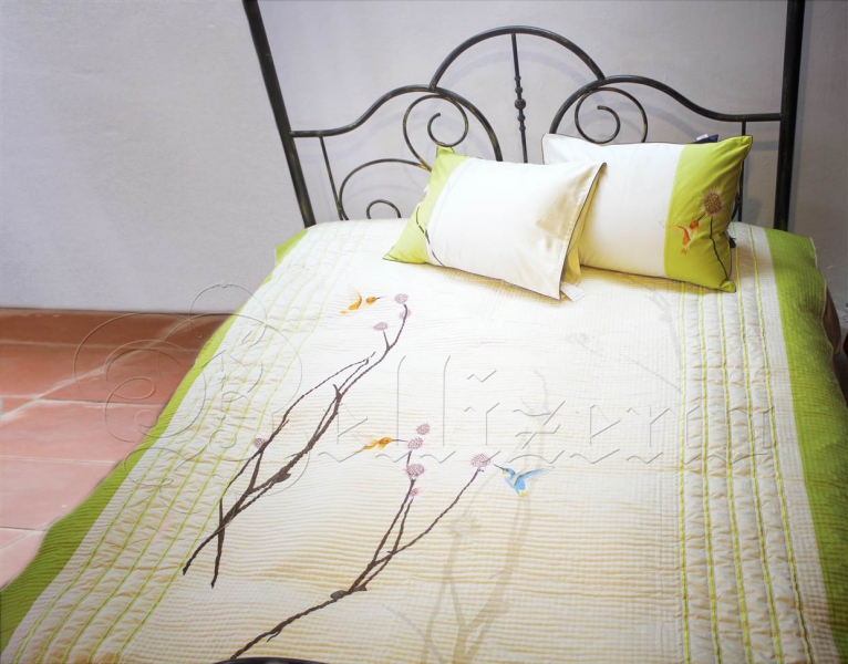 Bộ chăn chần vỏ gối thêu - Đồng cỏ hoang - kem / xanh cốm